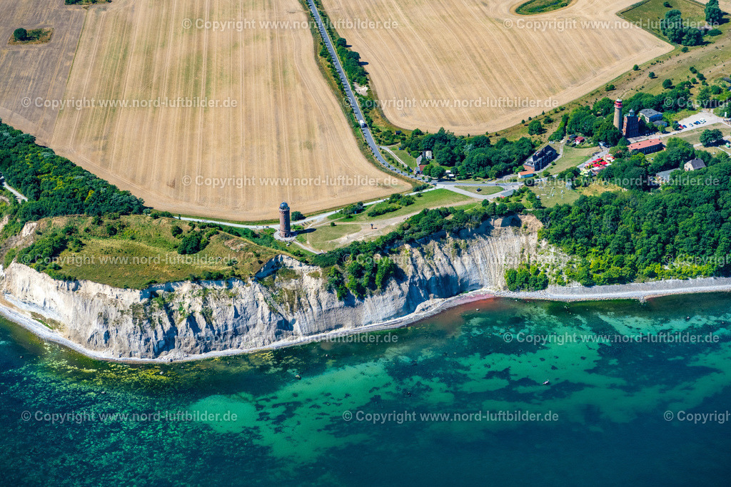 Kap_Arkona_Rügen_Keidefelsen_ELS_8137100822 | PUTGARTEN 10.08.2022 Neuer Leuchtturm und Schinkelturm an der Steilküste am Kap Arkona bei Putgarten auf der Insel Rügen im Bundesland Mecklenburg-Vorpommern. // New lighthouse and Schinkelturm on the steep coast at Cape Arkona near Putgarten on the island of Ruegen in the state of Mecklenburg-Western Pomerania. Foto: Martin Elsen