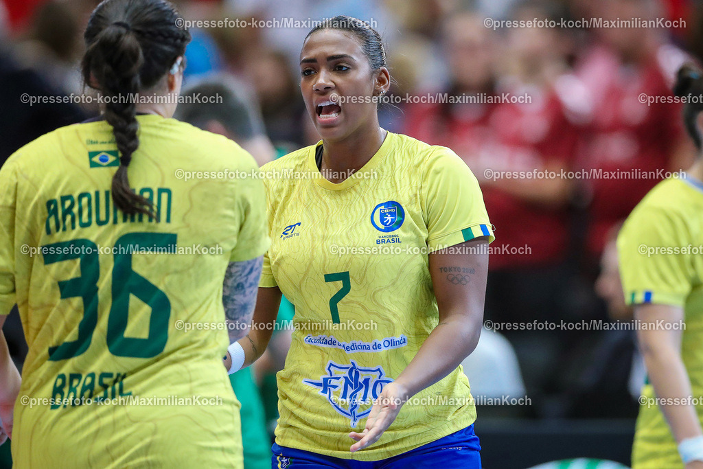 DHB13072401039 | 13.07.2024, Handball, Länderspiel Frauen, Dortmund, Westfalenhalle, DHB, Olympia Vorbereitung, Deutschland - Brasilien:  Tamires Araujo (BRA) jubelnd