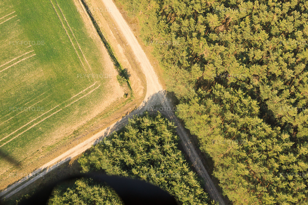 Luftbild: Grenze zu Sachsen-Anhalt im Ortsteil Körbitz in Niederer im Bundesland Brandenburg in Deutschland. – Foto: IMG_26232.jpg vom 24.04.2010 durch Werner Riehm/FLY-FOTO.de – Auflösung des Originals: 4752 x 3168 px
