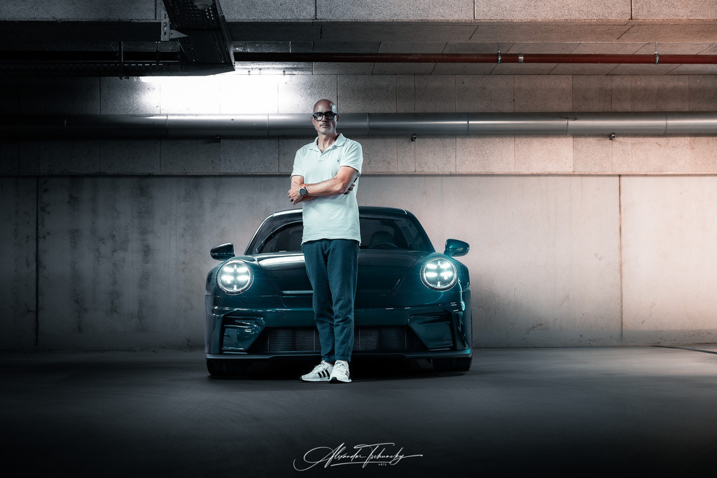 911 GT3 Touring Arlogrünmetallic | Entdecken Sie die faszinierende Welt von Alexander Tschuncky Arts: Kreative Fotografie, atemberaubende Automobilkunst und hochwertiger Bilderdruck. Lassen Sie sich inspirieren! - Realisiert mit Pictrs.com