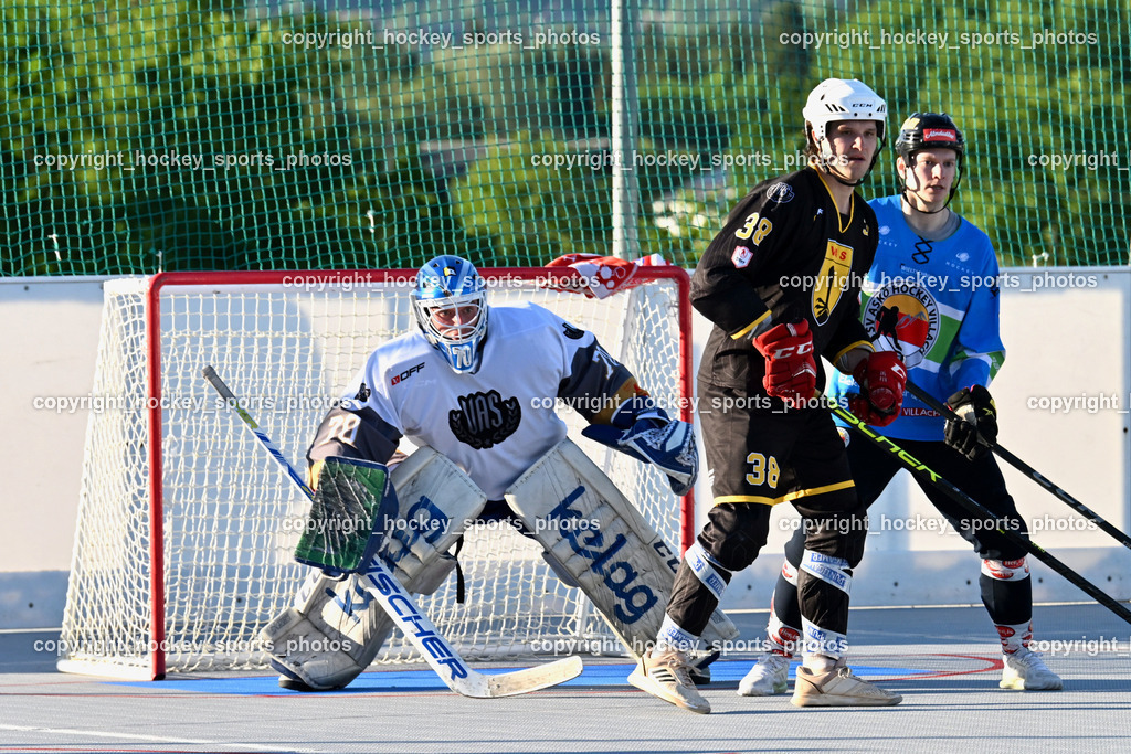 VAS Ballhockey Villach vs. ASKÖ Villach Ballhockey | #70 Moser Lukas VAS Ballhockey Villach, #38 Kravanja Kristian VAS Ballhockey Villach, #98 Maxa Alexander SV ASKÖ Ballhockey, VAS Ballhockey Villach vs. ASKÖ Villach Ballhockey , VAS Ballhockey Villach vs. ASKÖ Villach Ballhockey  am 13.05.2026 in Villach (Alpen Arena ), Austria, (Photo by Bernd Stefan)