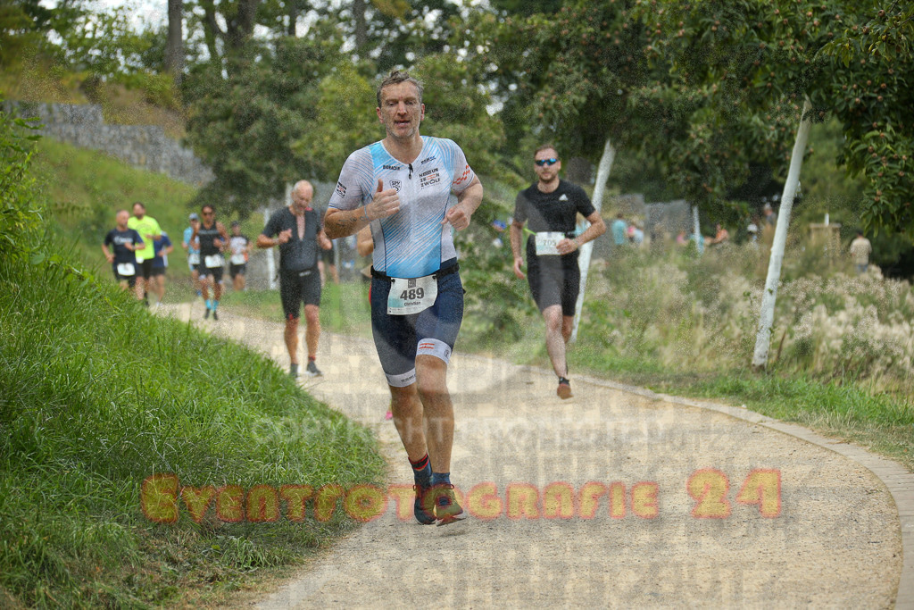 250824_1349_EX1_3811 | Sportfotografie im Rhein-Sieg Kreis, Köln, Bonn, NRW, Rheinland Pfalz, Hessen, etc. Unser Tätigkeitsfeld umfasst den Laufsport vom Volkslauf über den Marathon, Duathlon, Triathon bis zum Ultralauf wie Kölnpfad Ultra oder Schindertrail.