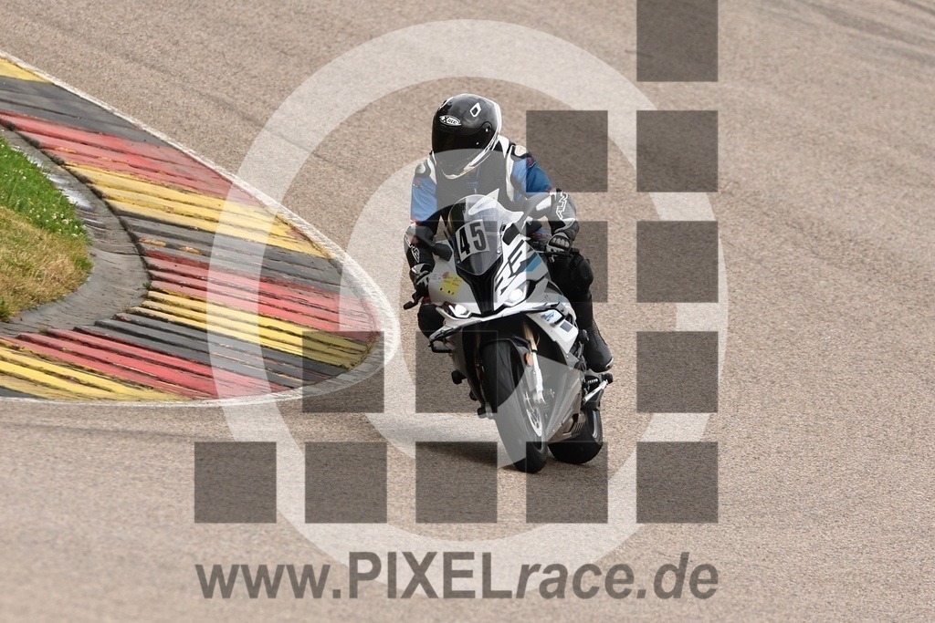0045-20260629_12141 | Schöne Erinnerungen an spannende Momente - das festzuhalten ist unser Job. PIXELrace.de ist seit 2003 auf den Rennstrecken Europas unterwegs um die Action draußen beim Fahren und die wunderbare Stimmung imm Fahrerlager für euch einzufangen.