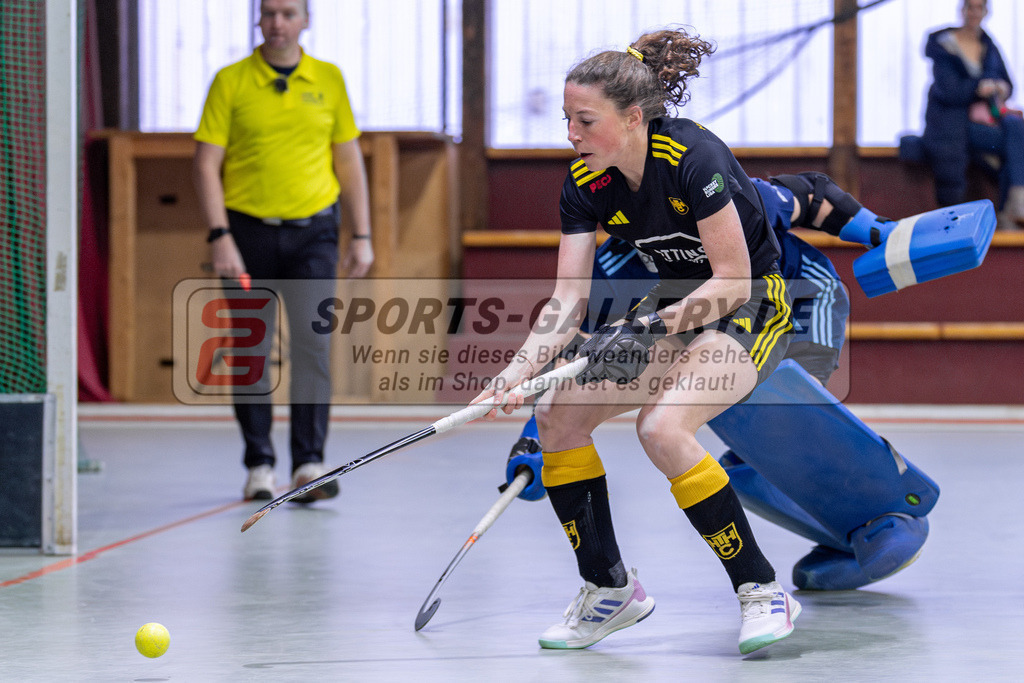 SM_2025-01-12_wD5_-85 | 1.Bundesliga Hallenhockey  (W) UHC - HTHC / 2:3 (2:1)