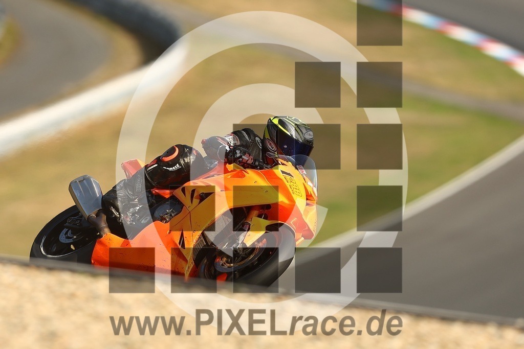 1288-20260828_05550 | Schöne Erinnerungen an spannende Momente - das festzuhalten ist unser Job. PIXELrace.de ist seit 2003 auf den Rennstrecken Europas unterwegs um die Action draußen beim Fahren und die wunderbare Stimmung imm Fahrerlager für euch einzufangen.