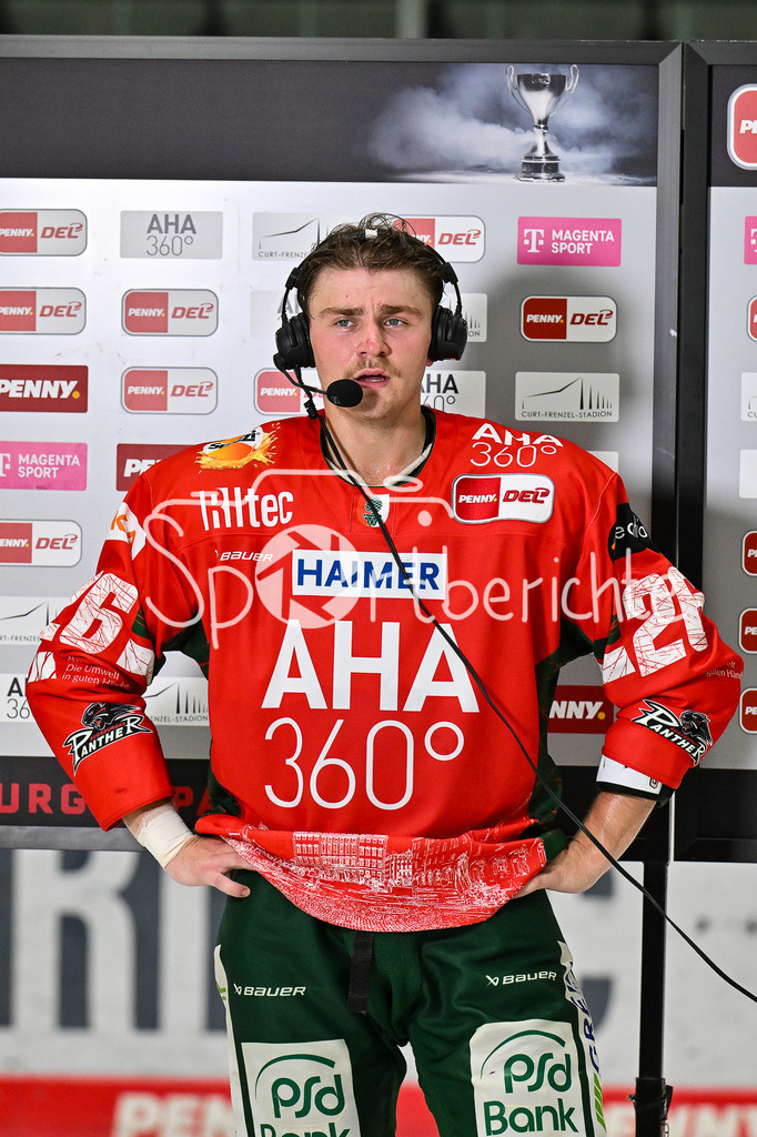 Augsburger Panther - Adler Mannheim | ein sichtlich genervter Alexander BLANK (Augsburger Panther 26) stellt sich nach der Partie den Fragen von MagentaSport / Einzelfoto / Freisteller / DEL: Augsburger Panther - Adler Mannheim; Curt Frenzel Stadion am 14.09.2025