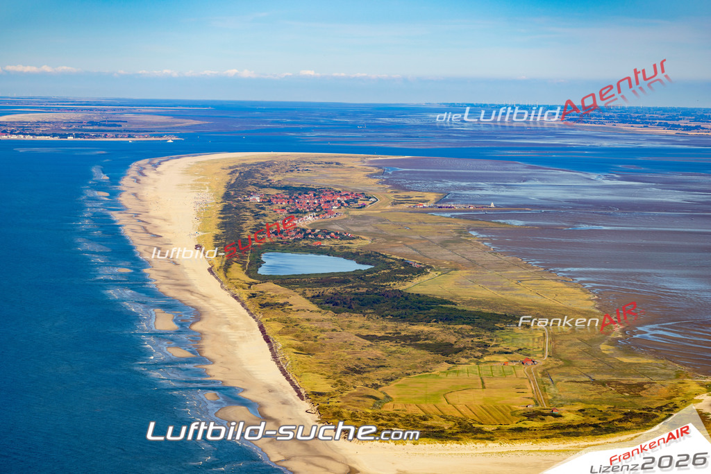 Aktuelles Luftbild von Strand Juist - Die Luftaufnahme wurde 2022 mittels UL-Flugzeug erstellt ( keine Drohne ) - hochauflösende Kamera-Systeme von  Canon -Beste Qualität - Für grossformatige Ausdrucke geeignet. Die Geschenkidee !