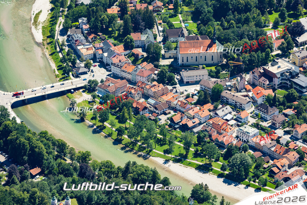 Aktuelles Luftbild von  Bad Tölz - Die Luftaufnahme wurde 2022 mittels UL-Flugzeug erstellt ( keine Drohne ) - hochauflösende Kamera-Systeme von  Canon -Beste Qualität - Für grossformatige Ausdrucke geeignet. Die Geschenkidee !