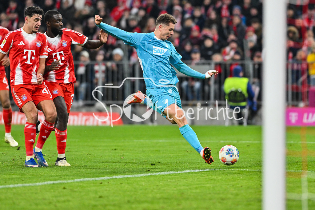 FC Bayern München - TSG 1899 Hoffenheim | MUNICH, GERMANY - 08. FEBRUARY: im Duell Aleksandar PAVLOVIC (FC Bayern Munich 45), Dayot UPAMECANO (FC Bayern Munich 2) und Fisnik ASLLANI (TSG Hoffenheim 11) während dem Bundesligamatch zwischen dem FC Bayern München und der TSG 1899 Hoffenheim am 21. Spieltag in der Allianz Arena / DFL REGULATIONS PROHIBIT ANY USE OF PHOTOGRAPHS AS IMAGE SEQUENCES AND/OR QUASI-VIDEO