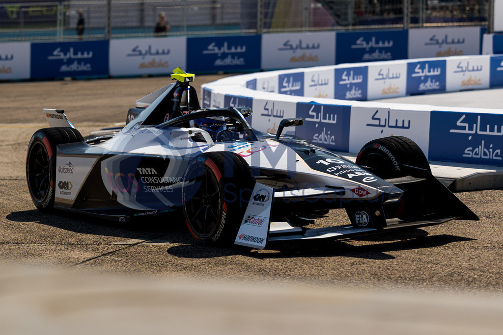 GEPA-20230422-101-147-0076-2 | BERLIN,GERMANY,22.APR.23 - MOTORSPORTS, FORMEL E - E-Prix of Berlin, Berliner Tempelhof Airport Circuit, qualifying. Image shows Sam Bird (GBR / Jaguar). 
Photo: GEPA pictures/ Matthias Trinkl
