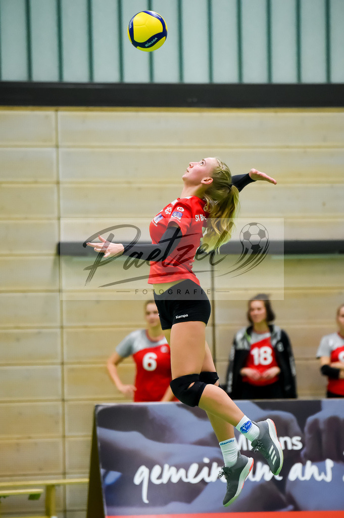 VCOBWA20211106_034 | Volleyball, Frauen:   bei dem Spiel der 3. Liga West zwischen VC Osnabrueck und SV BW Aasee in der Schlosswallhalle am 06.11.2021 in Osnabrueck, Deutschland. - Realisiert mit Pictrs.com