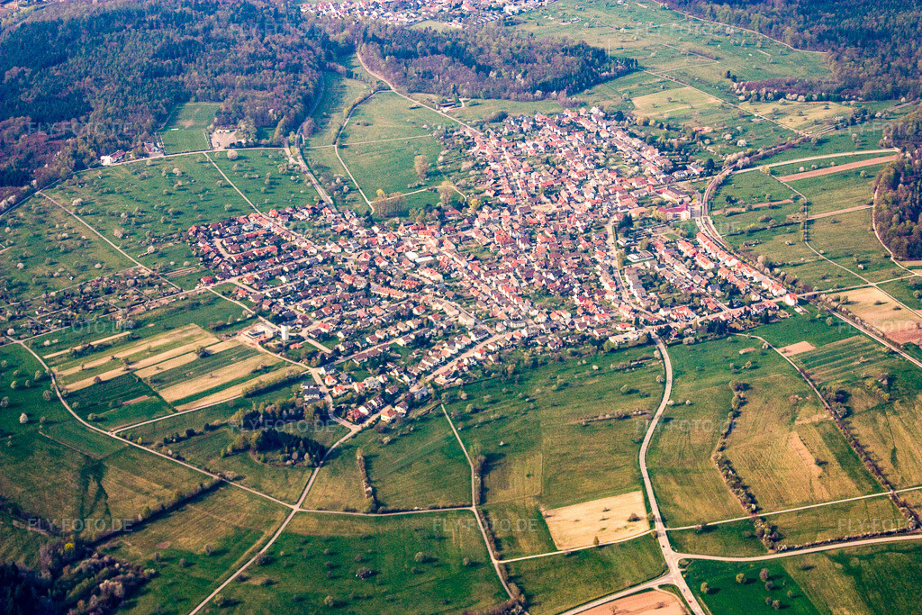 Luftbild: Ortsansicht von Süden im Ortsteil Spielberg in Karlsbad im Bundesland Baden-Württemberg in Deutschland. Foto: IMG_17717.jpg vom 12.04.2009 durch Werner Riehm/FLY-FOTO.de
