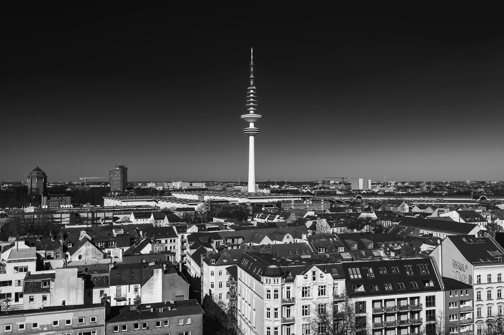 2025_03_19_HH-BUNKER+DOM+ST PAULI_MCP6725 sw | Hochwertig gedruckte Fotografien für die Wand, als Kalender und zum Verschenken. Hamburg & Norddeutschland und überall wo ich mit der Kamera unterwegs war.