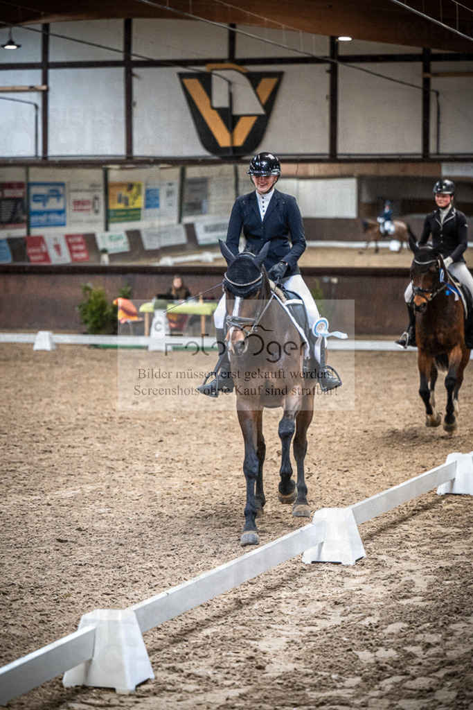 DOS_0100 | Entdecke hochwertige Reitturnierfotos von Foto Oger. Professionell, emotional und authentisch – jetzt Lieblingsmomente im Shop bestellen.Deutschlandweite Turnierfotografie. - Realisiert mit Pictrs.com