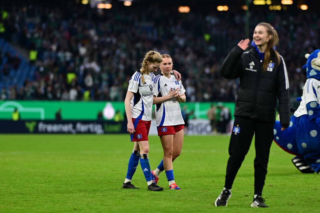 Fußball I Frauen I Saison 2024-2025 I DFB-Pokal I Halbfinale I Hamburger SV - SV Werder Bremen | Der Sportfotograf. - Realisiert mit Pictrs.com