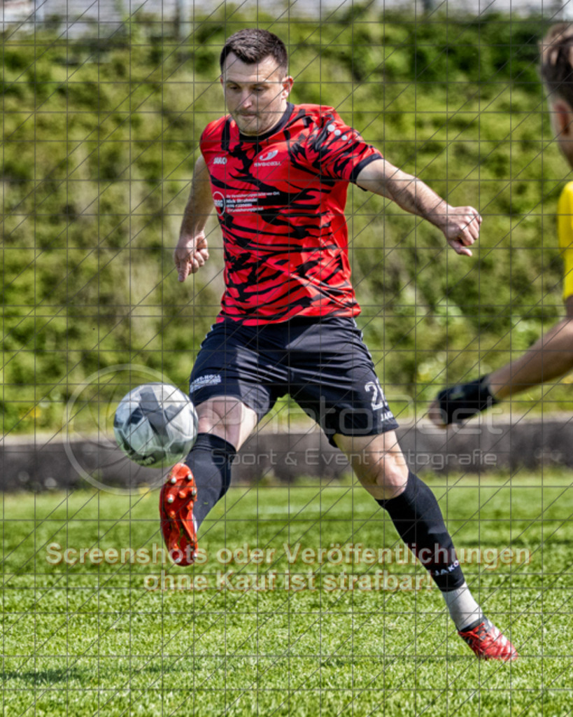 20250427_150505_0119-Bearbeitet | Adil Kovacic (TSV Bad Boll #28)TSV Bad Boll (rot) vs. SV Waldhausen (gelb), Fussball, Landesliga 2 - wfv, 24. Spieltag, Saison 2024/2025, Rasenplatz, Erlengarten 37, 73087 Bad Boll, 27.04.2025 - 15:00 Uhr,Foto: PhotoPeet-Sportfotografie/Peter Harich