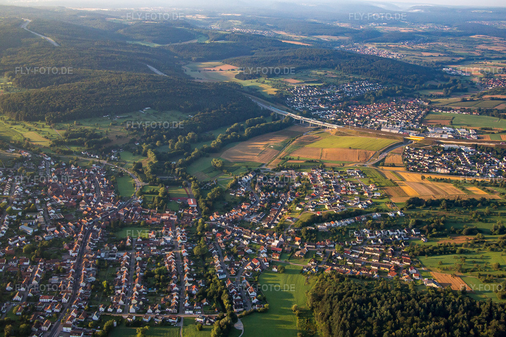 Luftbild: B10 im Ortsteil Wilferdingen in Remchingen im Bundesland Baden-Württemberg in Deutschland. Foto: IMG_092239.jpg vom 01.08.2016 durch Werner Riehm/FLY-FOTO.de