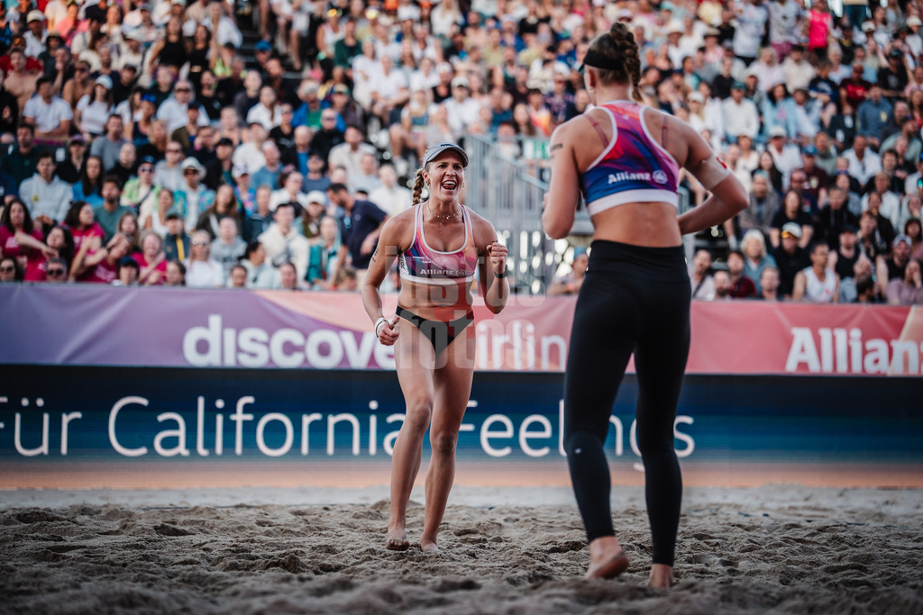 Beachvolleyball | Frauen | Deutsche Meisterschaften 2025 Timmendorfer Strand | 06.09.2025 | v.l. Melanie Paul und Lea Kunst jubeln