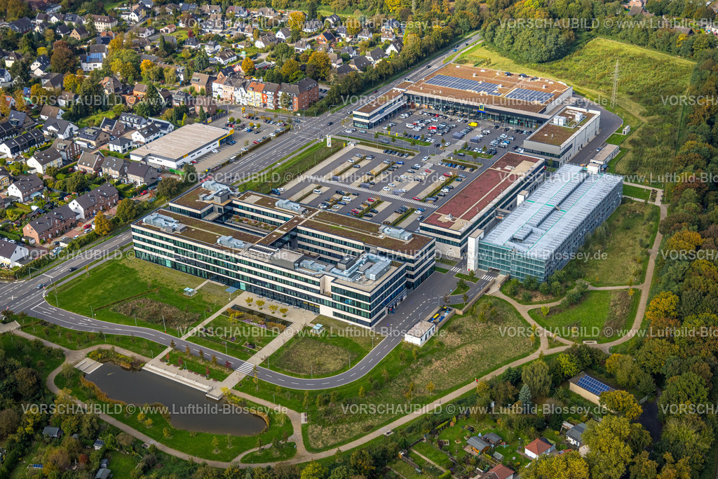 Moers241012841 | Luftbild, EDEKA Rhein-Ruhr Stiftung Zentrale und Verwaltung, Edekaplatz und Edeka Gerdes Supermarkt mit Parkplätzen, Shromersee Park, Moers, Moers, Ruhrgebiet, Nordrhein-Westfalen, Deutschland