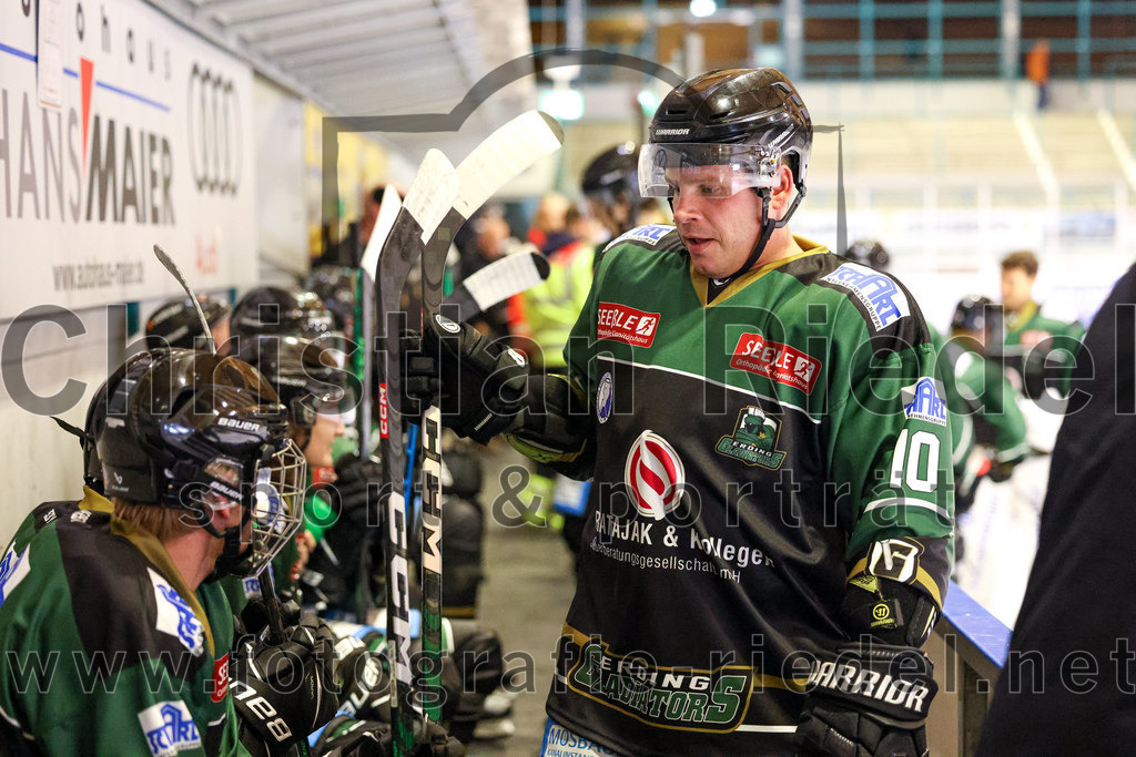 2022-09-23_004_TSV_Erding_gegen_EV_Fuessen | Erding, Deutschland, 23.09.2022:
Eishockey, Bayernliga 2022 / 2023, Testspiel, TSV Erding gegen EV Füssen, Endergebnis: 1:3

Marc Barchmann (Erding Gladiators, #10)

Foto: Christian Riedel / fotografie-riedel.net