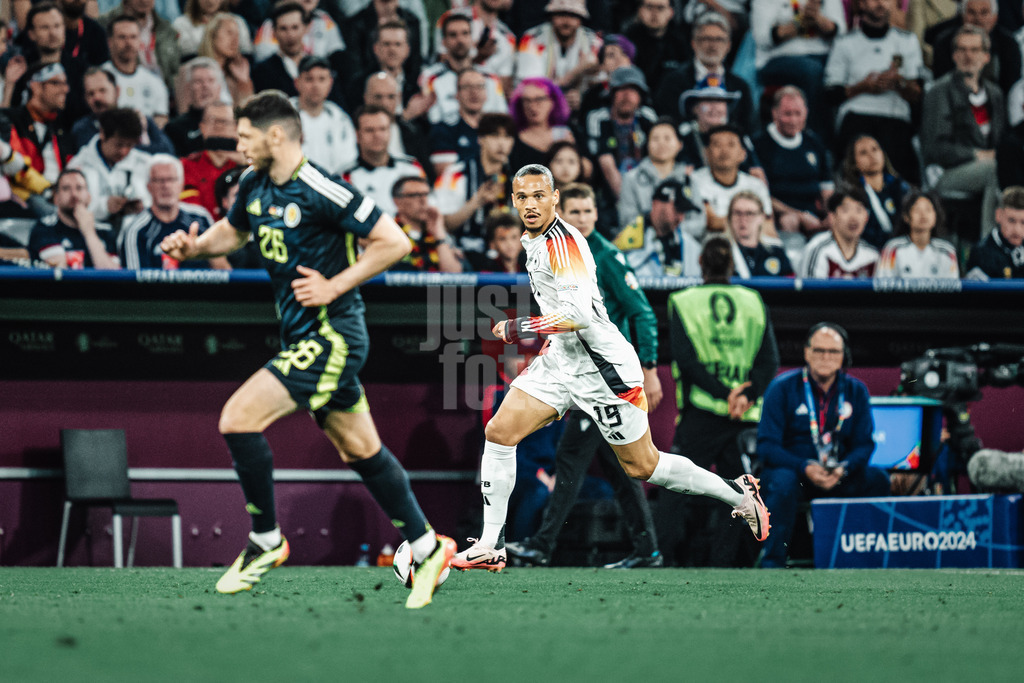 Fußball | Herren | UEFA-Fußball-Europameisterschaft 2024 | MD1 | Gruppe A | Deutschland vs. Schottland | 14.06.2024 | Leroy Sane (#19, Deutschland) in Ballbesitz