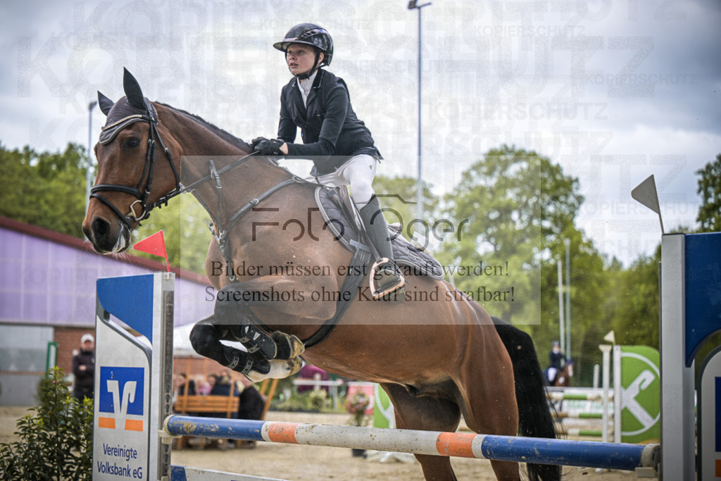 DOS_7155 | Entdecke hochwertige Reitturnierfotos von Foto Oger. Professionell, emotional und authentisch – jetzt Lieblingsmomente im Shop bestellen.Deutschlandweite Turnierfotografie. - Realisiert mit Pictrs.com