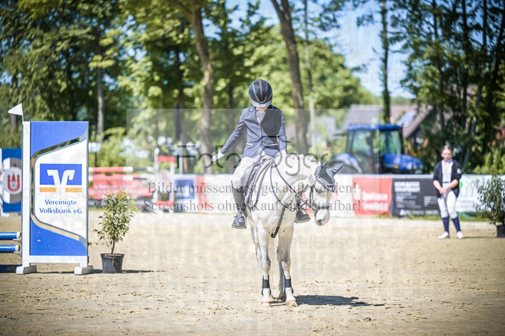 DOS_9459 | Entdecke hochwertige Reitturnierfotos von Foto Oger. Professionell, emotional und authentisch – jetzt Lieblingsmomente im Shop bestellen.Deutschlandweite Turnierfotografie. - Realisiert mit Pictrs.com