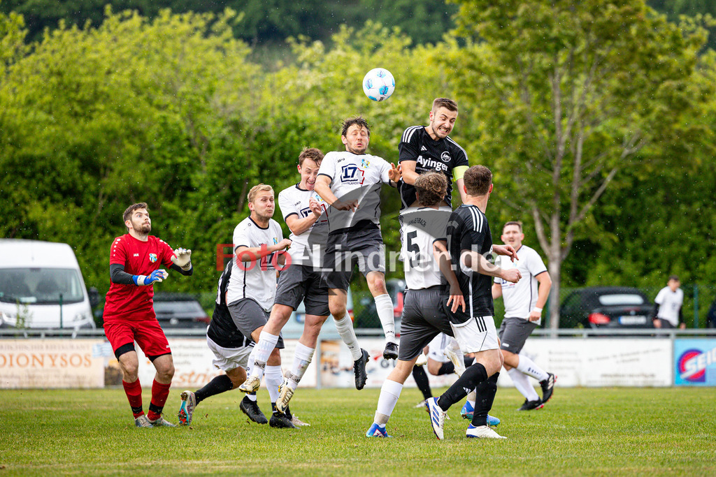 SG Hungerbach gegen SG Aying/Helfendorf | Fußball Herren Klasseliga Gruppe 1 Zugspitze 2025/26, SG Hungerbach gegen SG Aying/Helfendorf, 20250517,Kopfballduell,2025-05-17 in Oberhausen (Sportplatz Oberhausen), Simon KOLB (SG Aying/Helfendorf Kapitän 21), Matheo VESCOLI (SG Hungerbach 14)Copyright: WolfgangxLindner www.foto-lindner.de