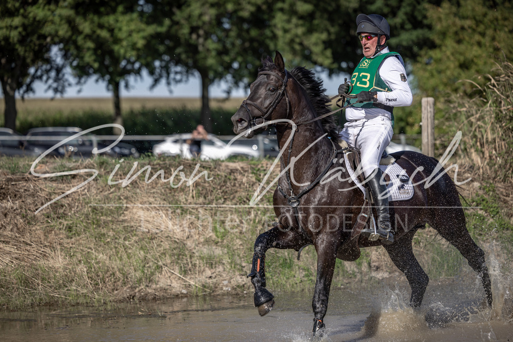 20250907-_3LI3435 | Tierfotografie Pferde, Hunde, Katzen, Haustiere.
Turnierfotografie Reitturniere, Reiten, Springreiten, Dressur in Hanau, dem Main-Kinzig-Kreis und dem Rhein-Main- Gebiet um Frankfurt