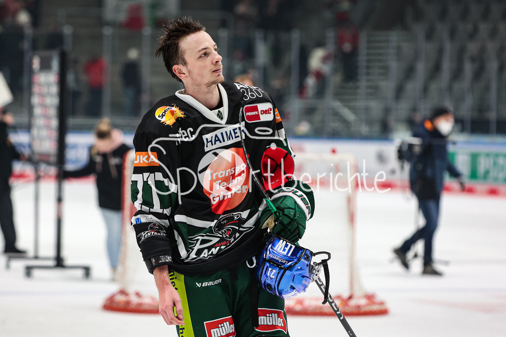 Augsburger Panther - Duesseldorfer EG | Doppeltorschuetze Marcel BARINKA (AEV #71) ist enttaeuscht nach der Heimniederlage gegen Duesseldorf
