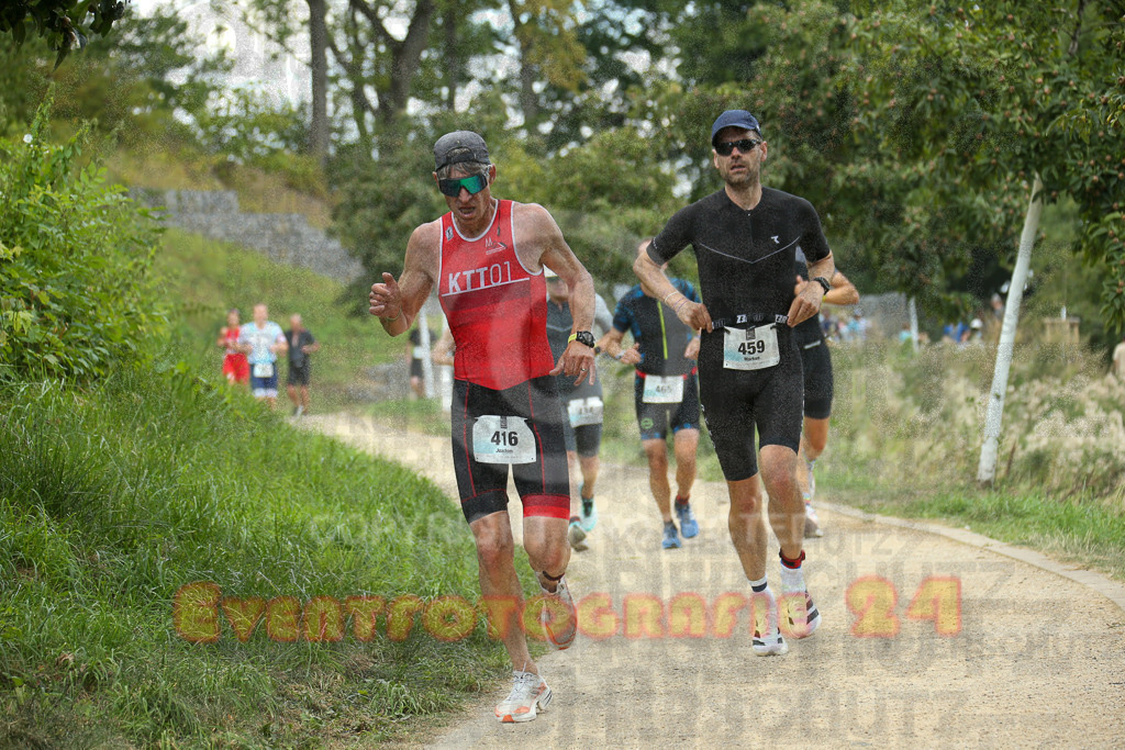 250824_1348_EX1_3789 | Sportfotografie im Rhein-Sieg Kreis, Köln, Bonn, NRW, Rheinland Pfalz, Hessen, etc. Unser Tätigkeitsfeld umfasst den Laufsport vom Volkslauf über den Marathon, Duathlon, Triathon bis zum Ultralauf wie Kölnpfad Ultra oder Schindertrail.