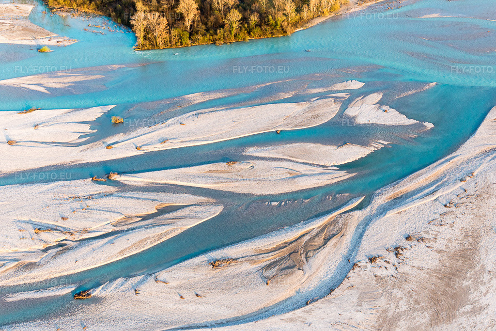 Vue aérienne: Vue de la ville à Borgata Mezzoli dans le département Frioul-Vénétie Julienne, Italie. Photo: IMG_105592.jpg prise le 07/04/2018 par Werner Riehm/FLY-FOTO.eu – Résolution de l'original: 5472 x 3648 px