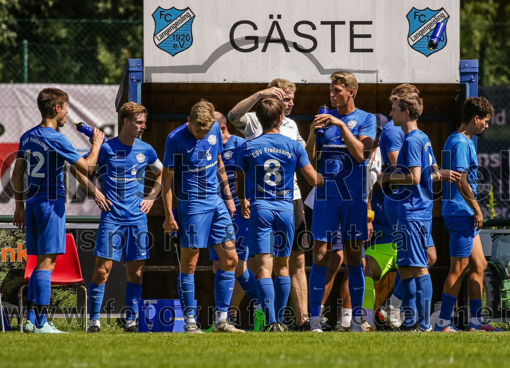 2023-08-12_070_FC_Langengeisling_gegen_ESV_Freilassing | Erding, Deutschland, 12.08.2023:
Fußball, Bezirksliga Oberbayern Ost 2023 / 2024, 4. Spieltag, FC Langengeisling gegen ESV Freilassing, Endergebnis: 2:1

David Scheuerer (ESV Freilassing, #12), Simon Schlosser (ESV Freilassing, #23), Marco Schmitzberger (ESV Freilassing, #8), Georg Wieser (ESV Freilassing, #4)

Foto: Christian Riedel / fotografie-riedel.net