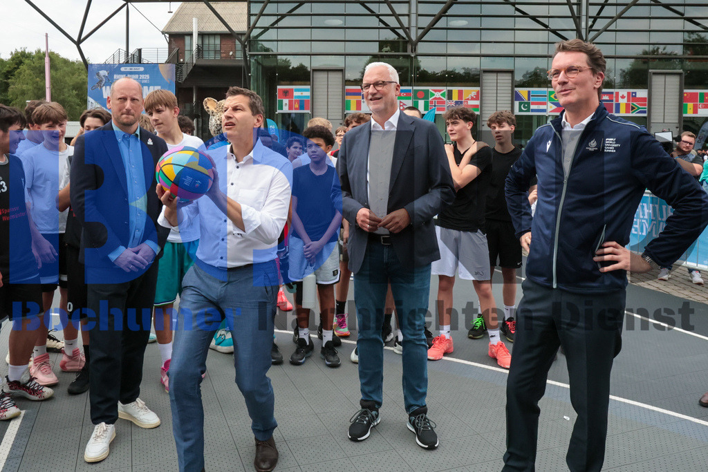 SES_TTG3X320250717-151 | bond - Realisiert mit Pictrs.com