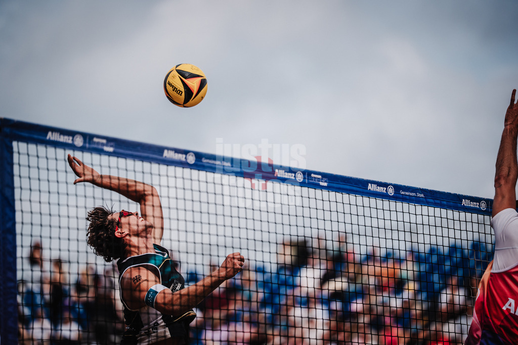 Beachvolleyball | Männer | Deutsche Meisterschaften 2025 Timmendorfer Strand | 05.09.2025 | Lui Wüst beim Angriff