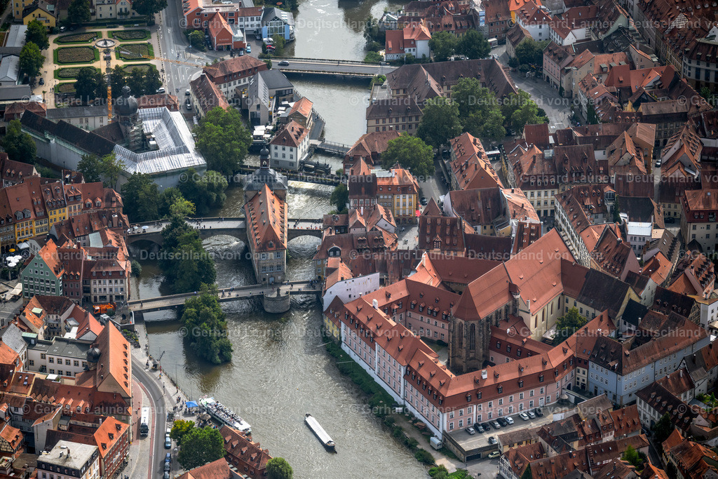 4060213 | BAMBERG 07.09.2021 Altstadtbereich und Innenstadtzentrum am Flusslauf des Linker Regnitzarm in Bamberg im Bundesland Bayern, Deutschland. // Old Town area and city center on Flusslauf of Linker Regnitzarm in Bamberg in the state Bavaria, Germany. Foto: Gerhard Launer