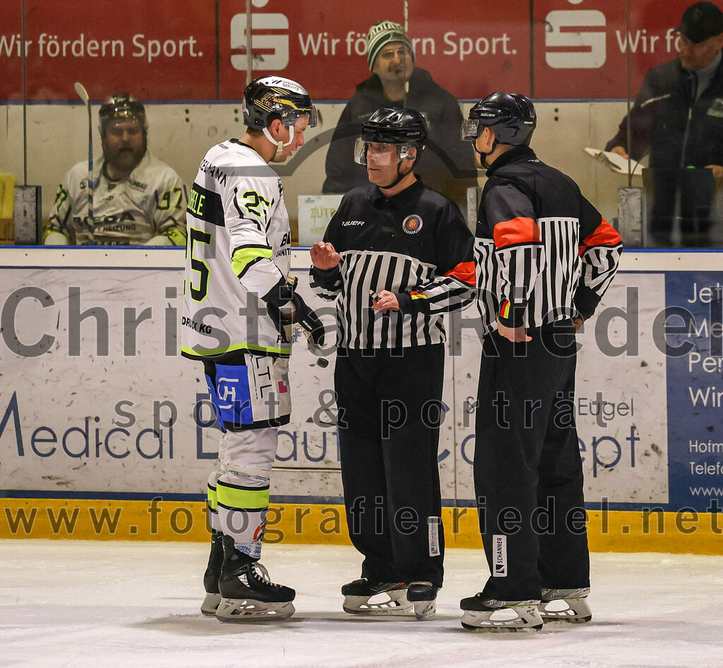 2024-03-01_146_TSV_Erding_gegen_ERSC_Amberg | Erding, Deutschland, 01.03.2024:
Eishockey, Bayernliga Playoffs 2023 / 2024, 5. Spieltag, TSV Erding gegen ERSC Amberg, Endergebnis: 9:0

Felix Köbele (ERSC Amberg, #25)

Foto: Christian Riedel / fotografie-riedel.net