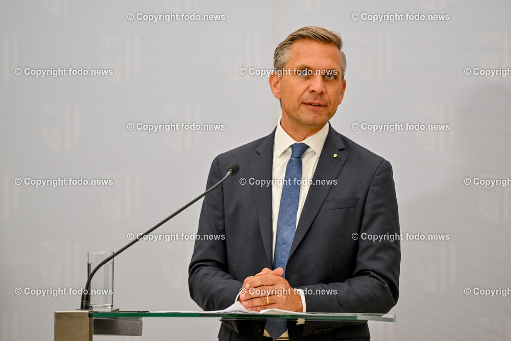 Pressekonferenz Land Ooe_ Start Sachleistungskarte fuer AsylwerberInnen in Ooe_ 03.06.2024-33 | 03.06.2024, Linz, AUT, Pressekonferenz Land Ooe, Start Sachleistungskarte fuer AsylwerberInnen in Ooe, im Bild LR Wolfgang Hattmannsdorfer (VP)