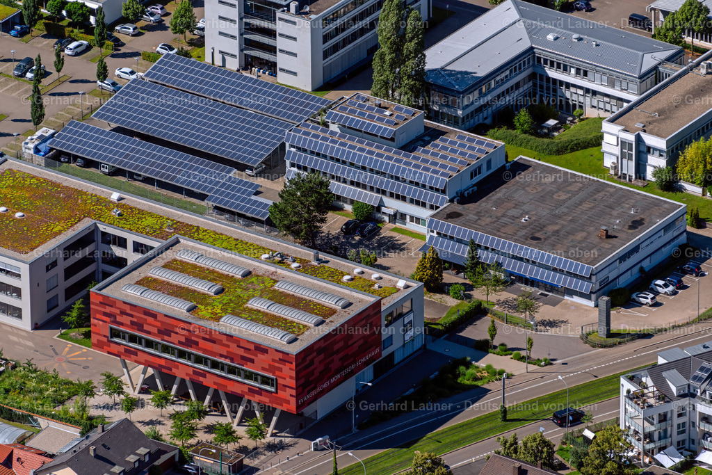 4033620 | FREIBURG IM BREISGAU 30.06.2020 Gebäude, Produktionshallen und überdachte PKW-Abstellplätze mit Photovoltaikanlagen der Firma Z-LASER GmbH an der Merzhauser Straße in Freiburg im Breisgau im Bundesland Baden-Württemberg, Deutschland. Weiterführende Informationen bei: Z-LASER GmbH. // Buildings, production halls and covered car parking spaces with photovoltaic systems from the company Z-LASER GmbH on Merzhauser Strasse in Freiburg im Breisgau in the state Baden-Wuerttemberg, Germany. Further information at: Z-LASER GmbH. Foto: Gerhard Launer