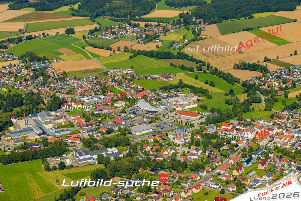 Luftaufnahme von  Vohenstrauß - Die Luftaufnahme wurde 2025 vom UL-Flugzeug heraus erstellt ( keine Drohne ) - Hochauflösende Luftaufnahme - für professionelle Ausdrucke geeignet. Die Geschenkidee !Mit Lizenz und Bildrechte bestellbar