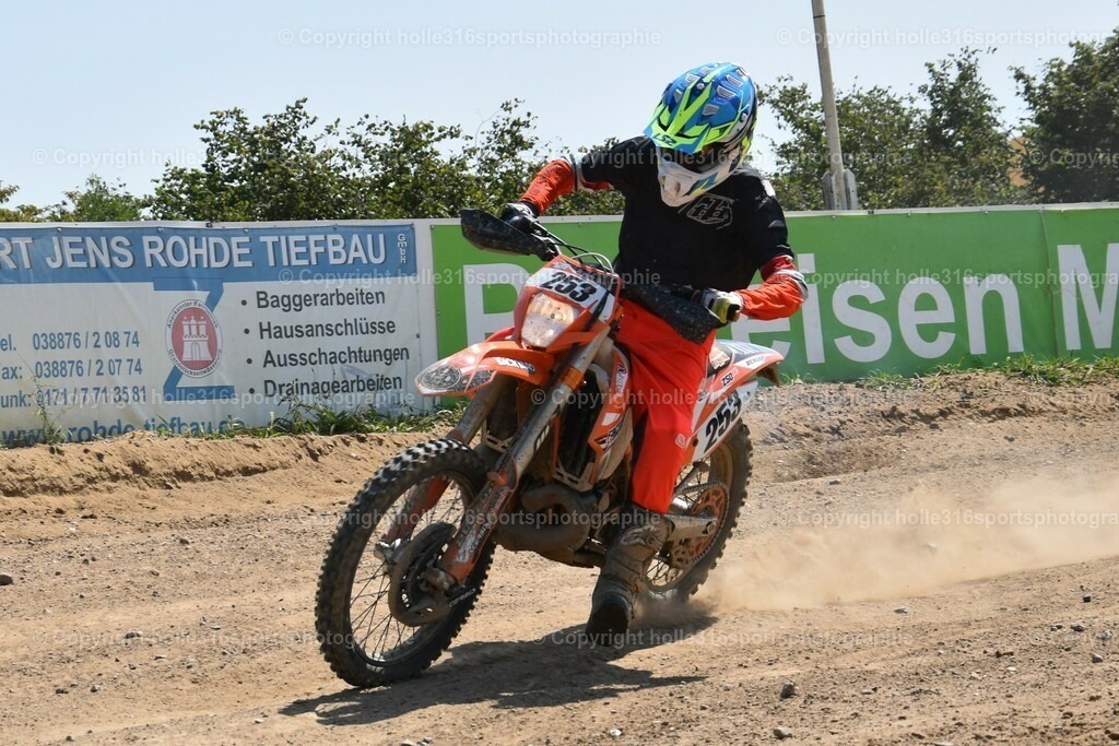 DSC_0128 (2) | Sportfotografie , Motorsport, Motoross, Reitsport, Mointainbike, Enduro,
Landschaft , Outdoor, Eventfotografie, Landschaft, Bilder online bestellen - Realisiert mit Pictrs.com