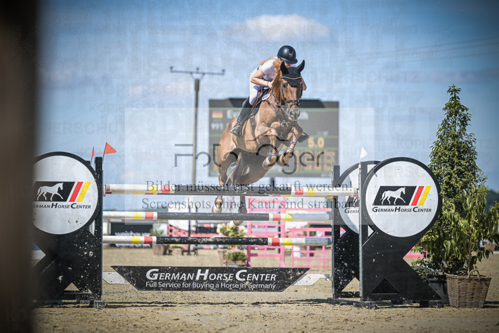 DOS_3366 | Entdecke hochwertige Reitturnierfotos von Foto Oger. Professionell, emotional und authentisch – jetzt Lieblingsmomente im Shop bestellen.Deutschlandweite Turnierfotografie. - Realisiert mit Pictrs.com