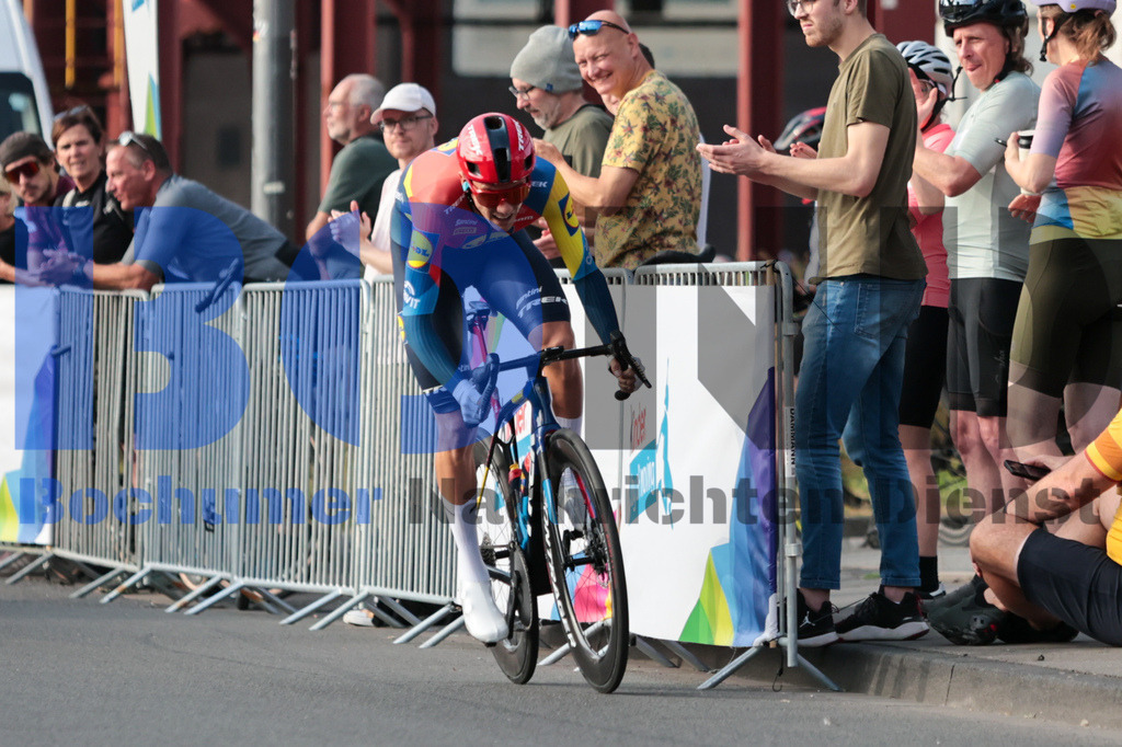 SES_DEUTOU20250820-158 | bond - Realisiert mit Pictrs.com