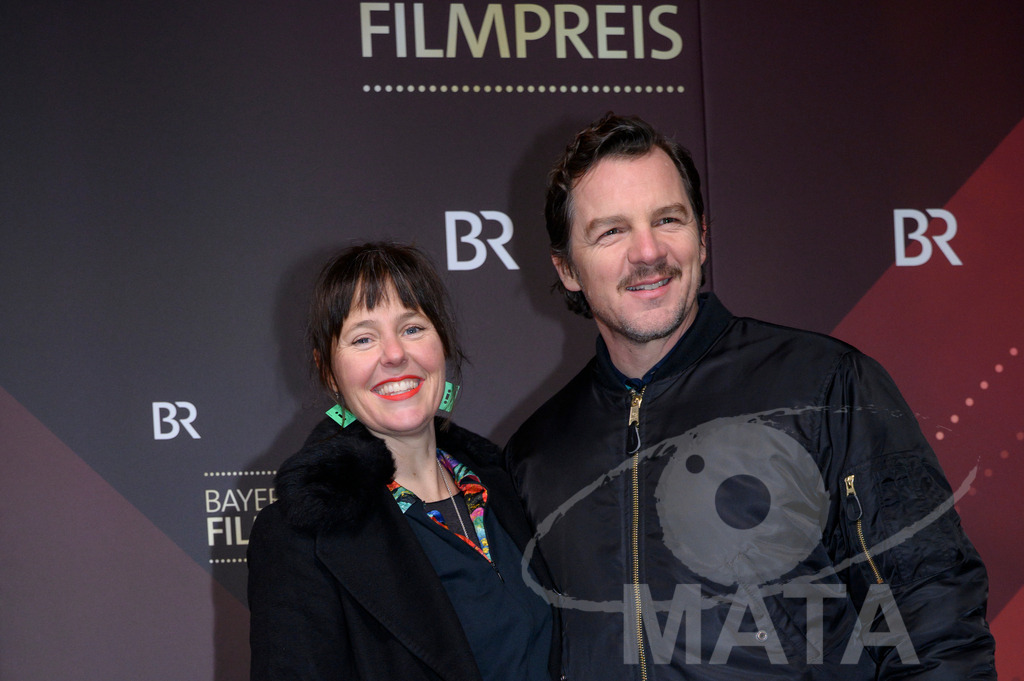 _DWI5213-2 | Zora Thiessen und Felix Klare bei der Verleihung des 47. Bayerischen Filmpreises 2026  im Prinzregententheater. München, Deutschland. Der Bayerische Filmpreis wird seit 1979 von der Bayerischen Staatsregierung verliehen, um die Bedeutung des Kinofilms als Kulturgut herauszustellen - Realisiert mit Pictrs.com