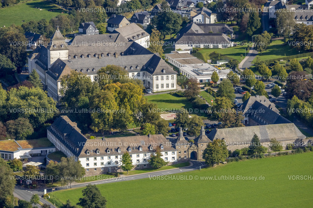 Schmallenberg230910814 | Luftbild, Klostertor und Kloster Grafschaft mit Fachkrankenhaus Kloster Grafschaft GmbH, Grafschaft, Schmallenberg, Sauerland, Nordrhein-Westfalen, Deutschland