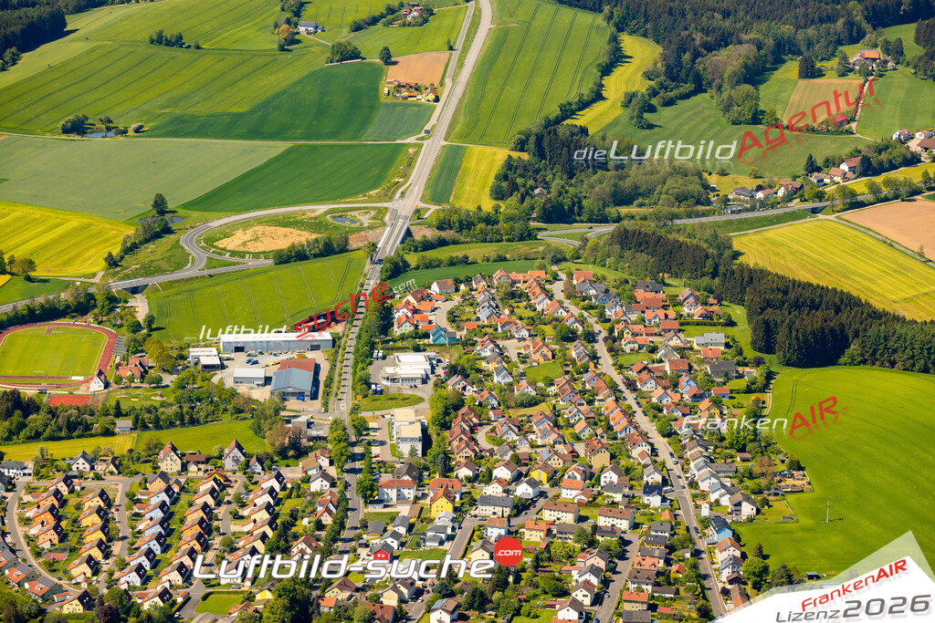 Das Luftbild zeigt :  Erbendorf - Die Luftaufnahme wurde 2024 vom UL-Flugzeug aus erstellt ( keine Drohne ) - Hochauflösende Luftaufnahme - Für grossformatige Ausdrucke geeignet. Die Geschenkidee !Mit Lizenz und Bildrechte bestellbar