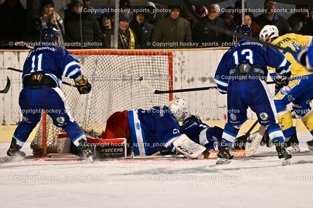 ELV Zauchen vs. EC Tigers Paternion  | #11 Ott Marcel EC Tigers Paternion, #21 Lesacher Jürgen EC Tigers Paternion, #13 Wolf Marlon EC Tigers Paternion, #74 Spitzer Patrick ELV Zauchen, ELV Zauchen vs. EC Tigers Paternion , ELV Zauchen vs. EC Tigers Paternion  am 02.01.2025 in Eisoval Zauchen (Stadthalle Villach), Austria, (Photo by Bernd Stefan)