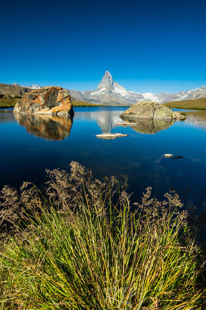 Riffelsee with Matterhorn | Die ideale Geschenkidee für Naturliebhaber. Naturbilder von Marcel Gross Photography für ihr Zuhause in den verschiedensten Formaten und Materialien. - Realisiert mit Pictrs.com