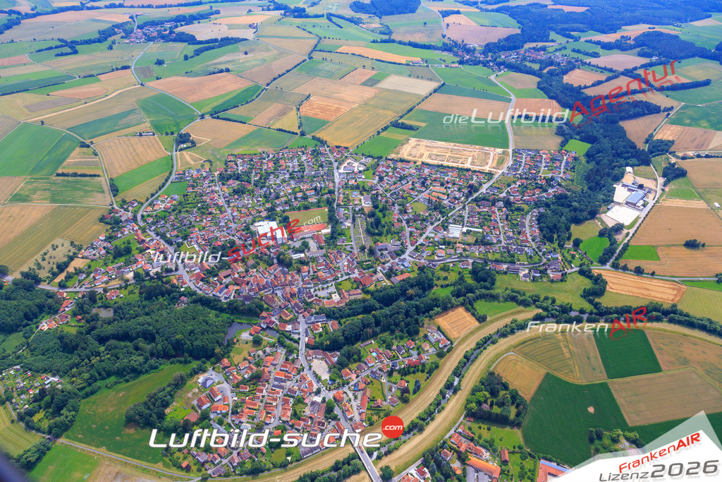Die Luftaufnahme der Stadt Küps wurde vom UL-Flugzeug heraus erstellt ( keine Drohne )- hohe Auflösung für beste Qualität