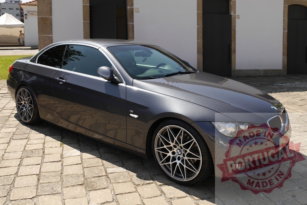 BMW 3 Series sports coupe on cobblestone parking | BMW 3 Series E92 luxury sports car parked on a sunny day - Realisiert mit Pictrs.com